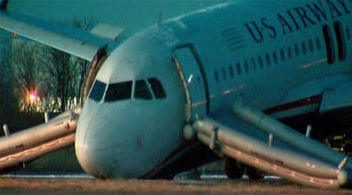 Máy bay nổ lốp khi cất cánh ở Mỹ, hành khách đều an toàn